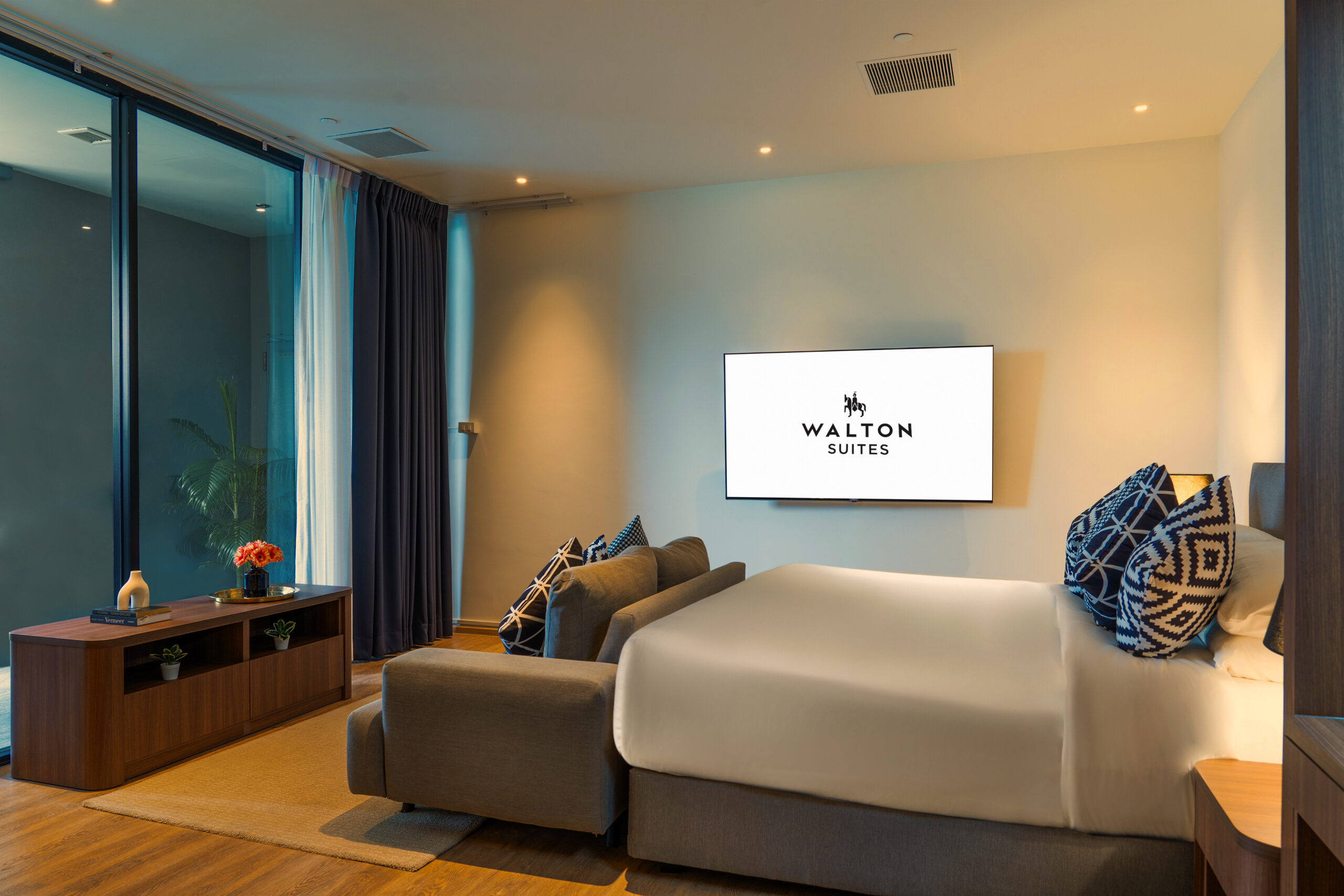 WALTON SUITE POOL ACCESS