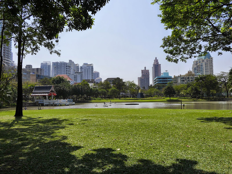 Benchasiri Park Bangkok morning walk expat community Sukhumvit